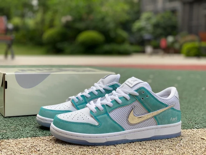 APRIL SKATEBOARDS x Nike SB Dunk Low White Green