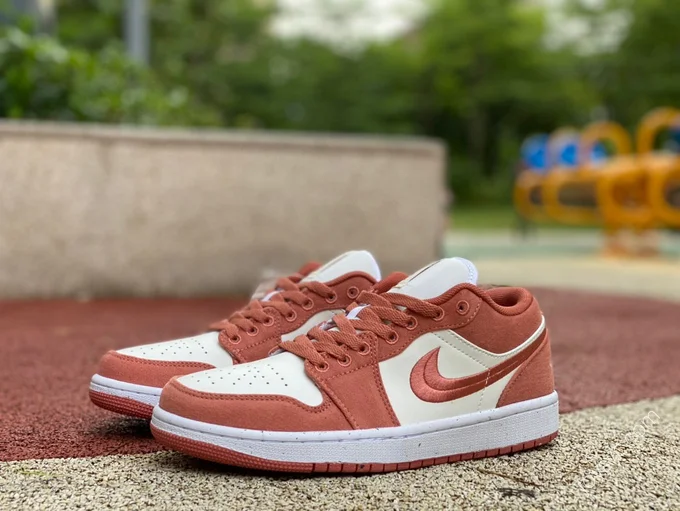 Air Jordan 1 Low SE 