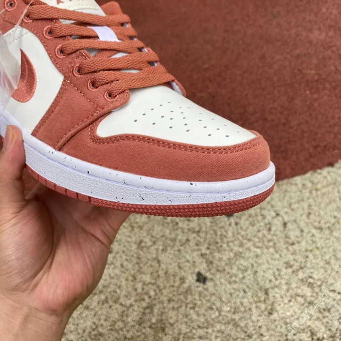 Air Jordan 1 Low SE 