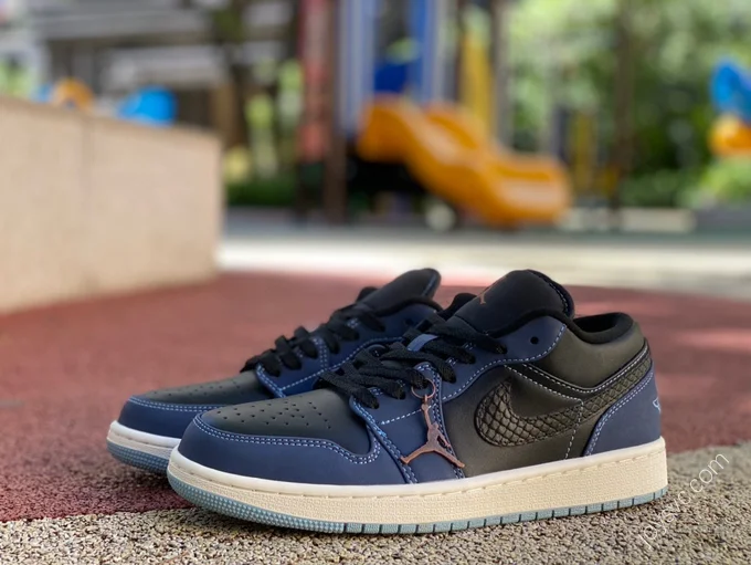 Air Jordan 1 Low 