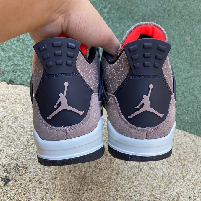 Air Jordan 4 