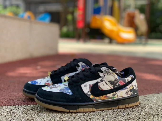 Supreme x Nike SB Dunk Low Black Graffiti FD8778-001