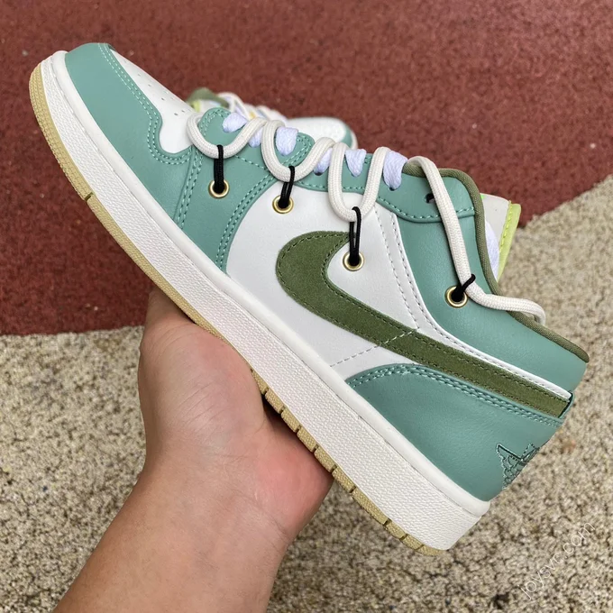 Air Jordan 1 Low 