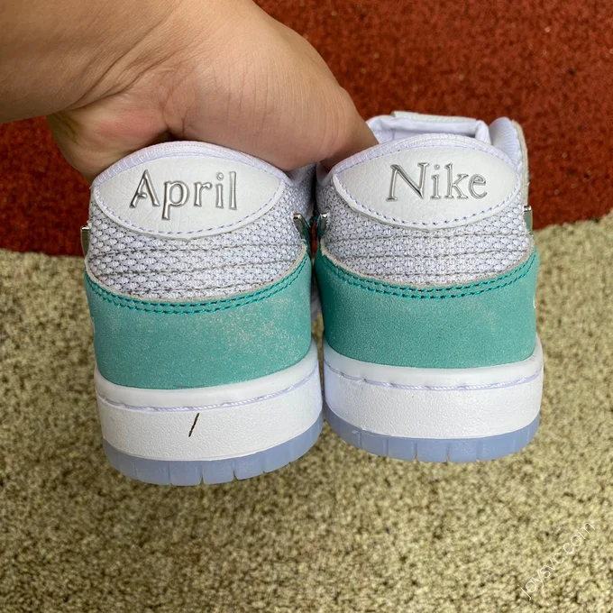 APRIL SKATEBOARDS x Nike SB Dunk Low White Green FD2562-400