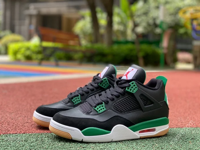 Nike SB x Air Jordan 4 