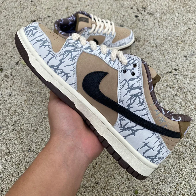 Travis Scott x Nike SB Dunk Low White Brown Paisley CT5053-010