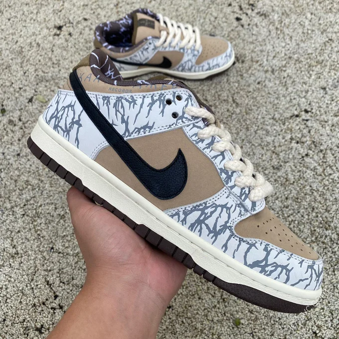 Travis Scott x Nike SB Dunk Low White Brown Paisley CT5053-010