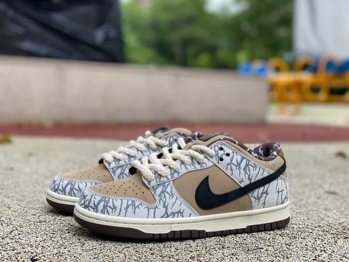 Travis Scott x Nike SB Dunk Low White Brown Paisley CT5053-010