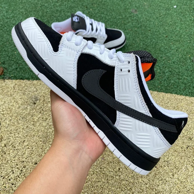 TIGHTBOOTH x Nike SB Dunk Low Black White FD2629-100