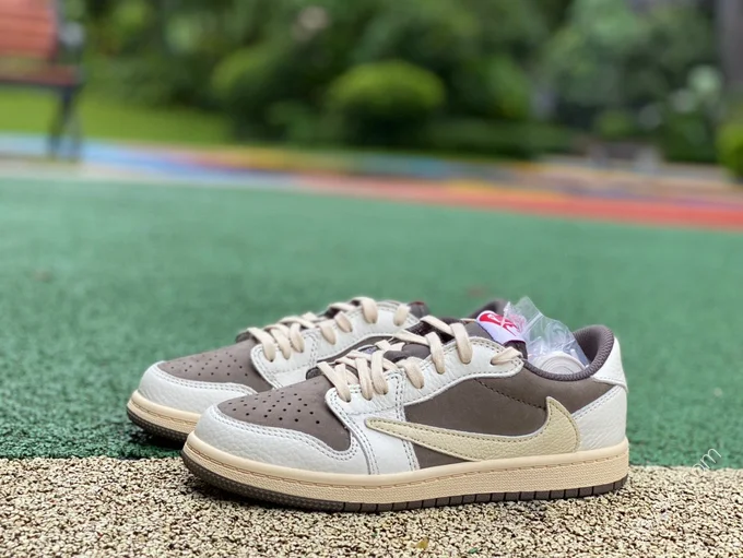 Travis Scott x Air Jordan 1 Low White Tan Kids DO5442-162