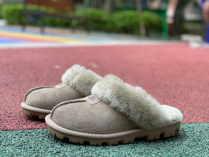 UGG Scuffette Beige Slides