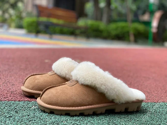 UGG Scuffette Brown Slides