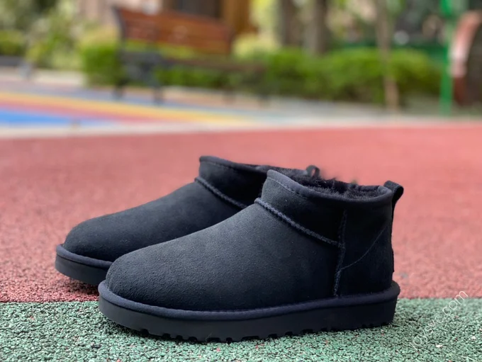 UGG Tasman Black Mid-Top