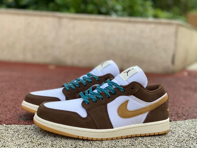 Air Jordan 1 Low Brown White Low-Top Sneaker FB2216-200