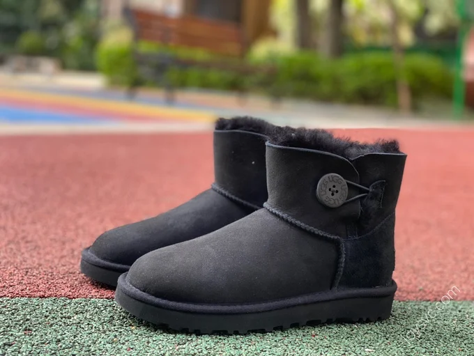 UGG Bailey Black Short Boots