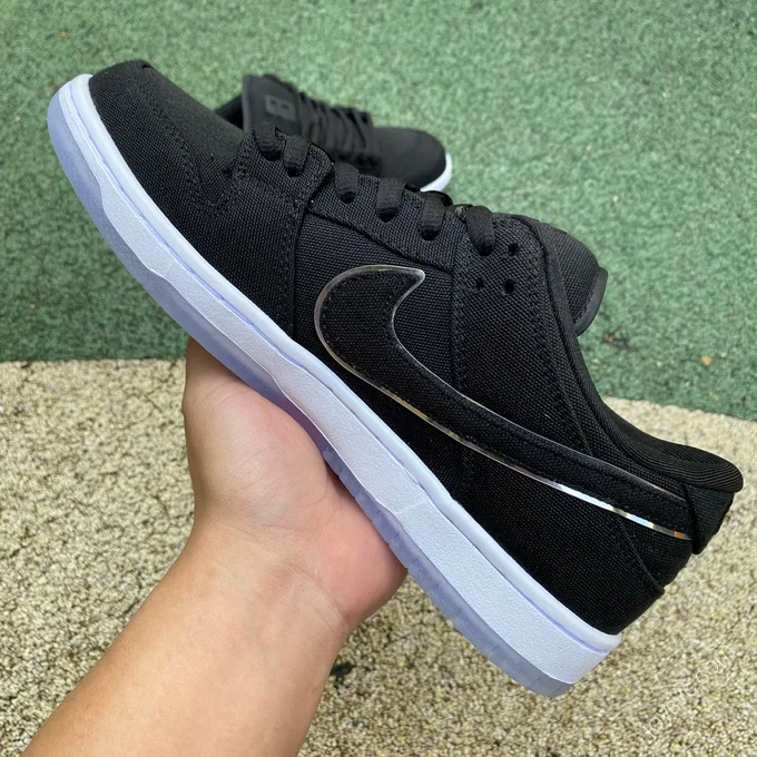 Carhartt x Nike SB Dunk Low FN4193-013