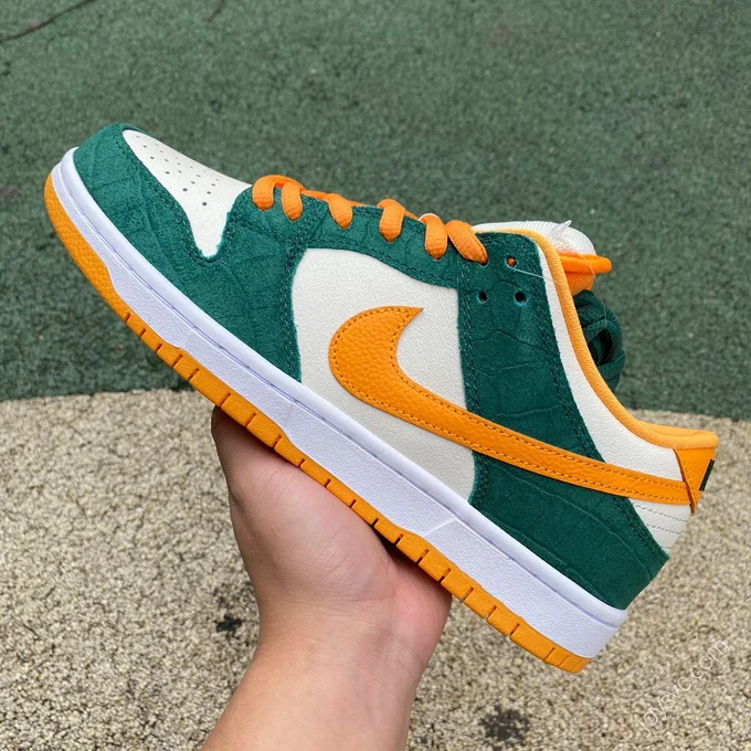 Nike SB Dunk Low 