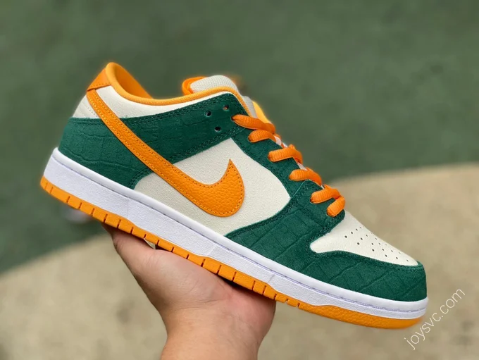 Nike SB Dunk Low 