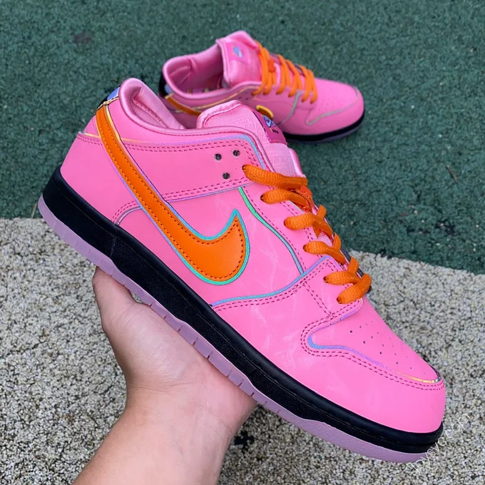 The Powerpuff Girls x Nike SB Dunk Low 