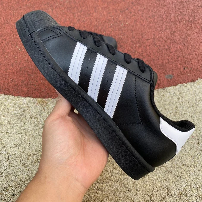 Adidas Superstar Black EG4959