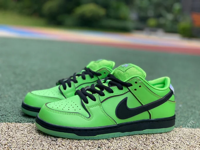 The Powerpuff Girls x Nike SB Dunk Low 