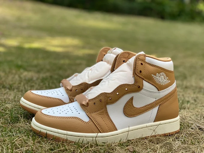 Air Jordan 1 White Brown High Sneakers FN6622-201