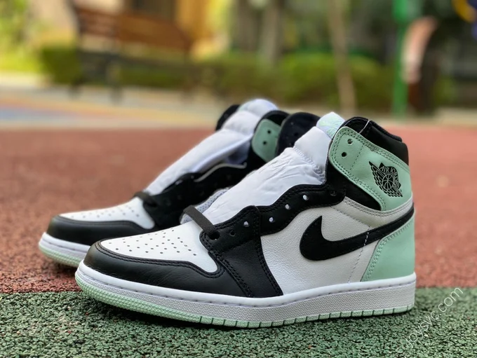 Air Jordan 1 Retro High Black White Green Sneakers 861428-100