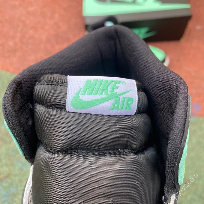 Air Jordan 1 Retro High OG Green Glow 2024 DZ5485-130