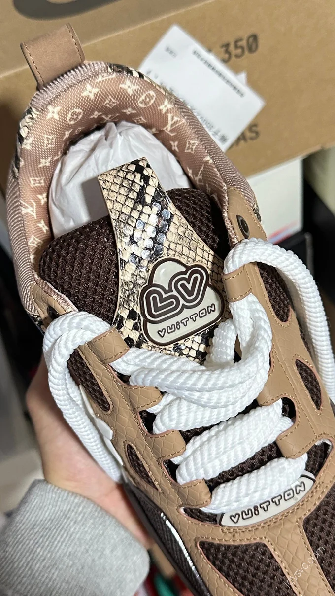 LOUIS VUITTON Skate Brown