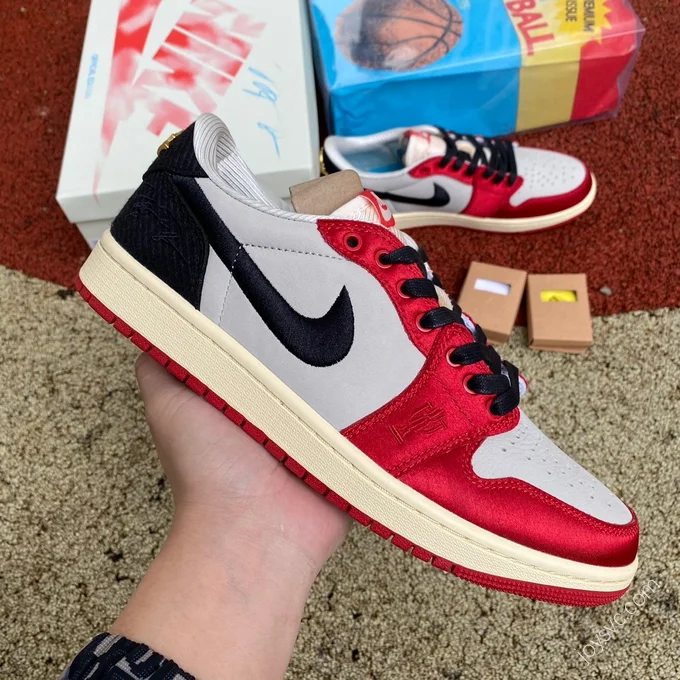 Air Jordan 1 x Trophy Room White Black Red FN043