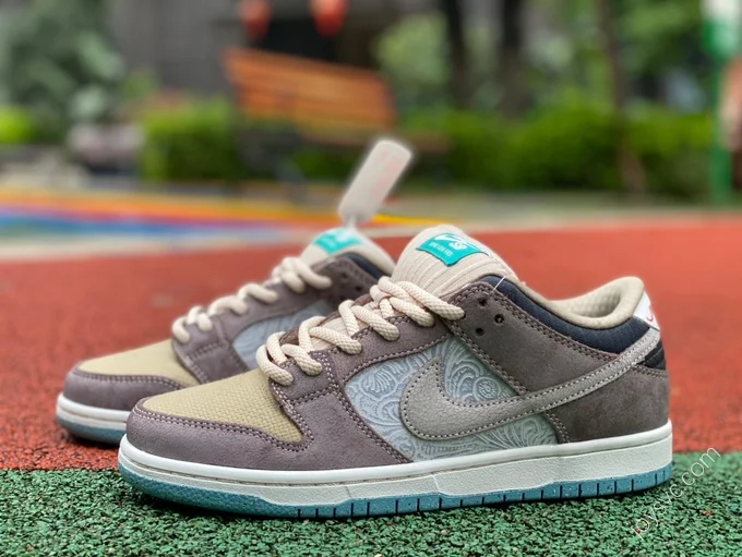 Nike SB Dunk Low 