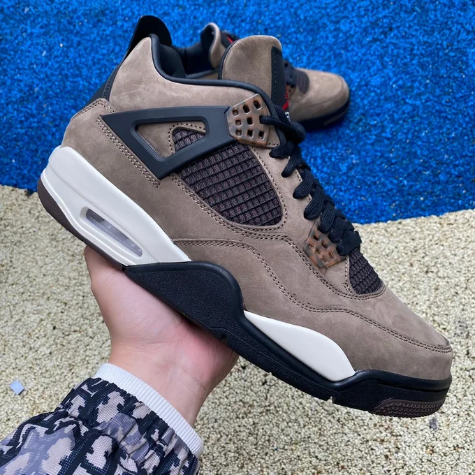 Travis Scott x Air Jordan 4 