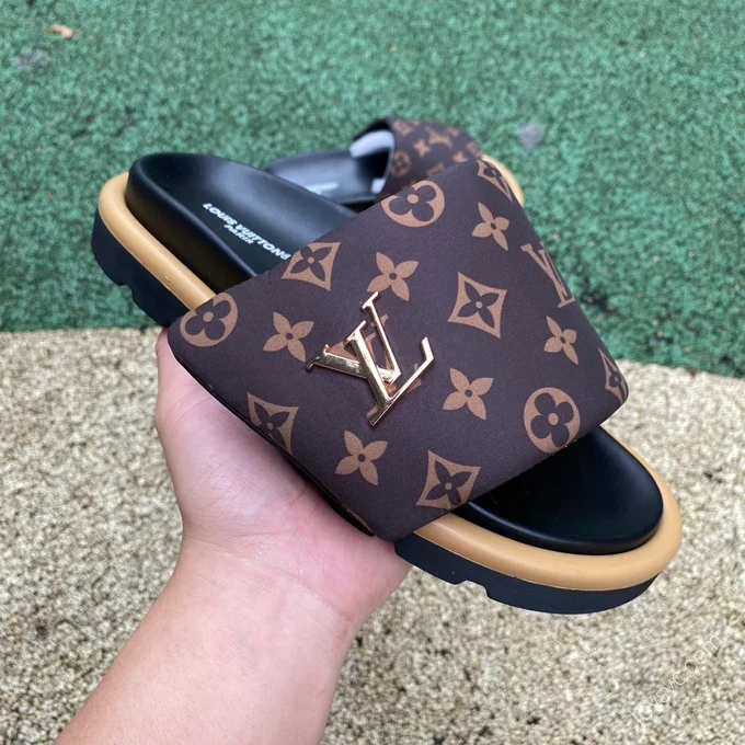 LOUIS VUITTON Slides Black Brown