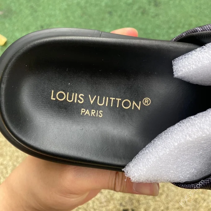 LOUIS VUITTON Slides Black Purple