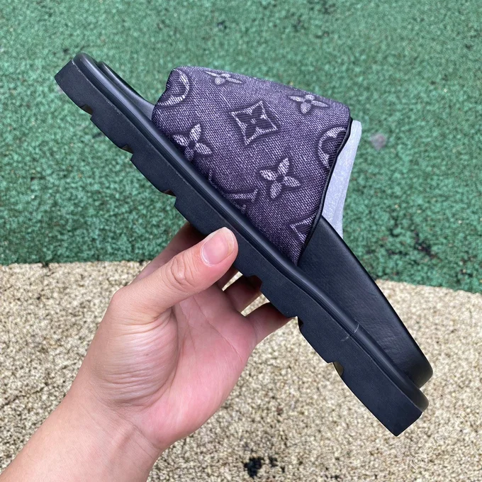 LOUIS VUITTON Slides Black Purple