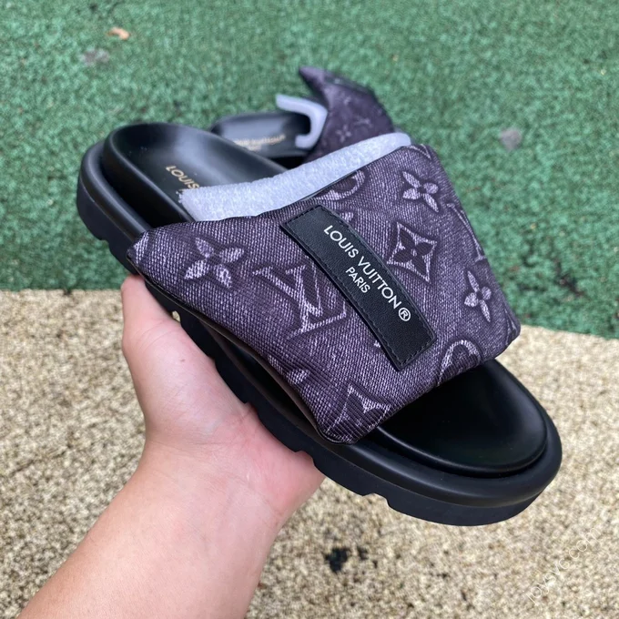 LOUIS VUITTON Slides Black Purple