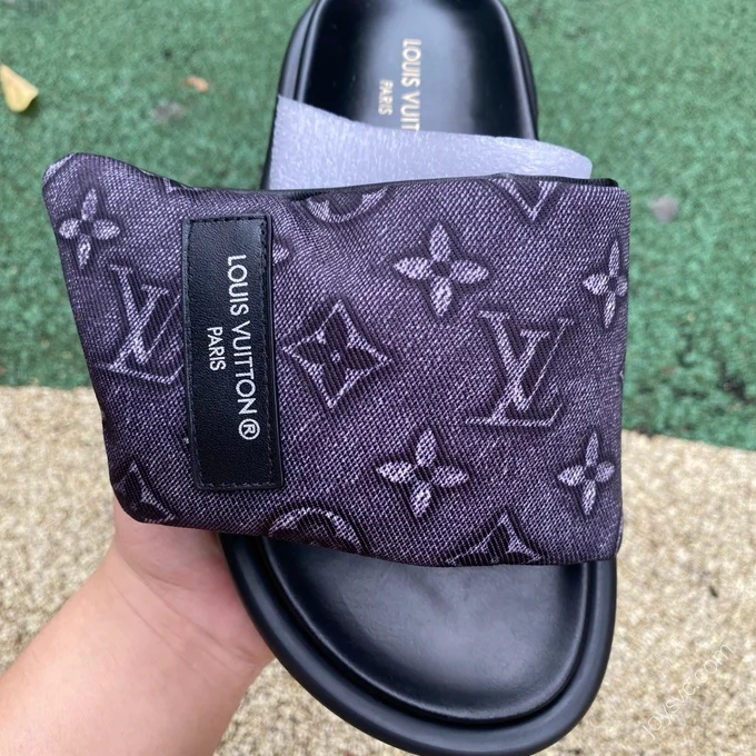 LOUIS VUITTON Slides Black Purple