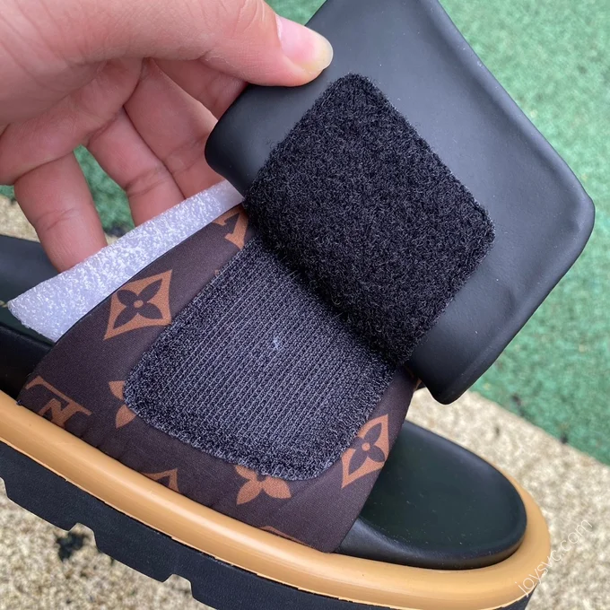 LOUIS VUITTON Slides Black Brown