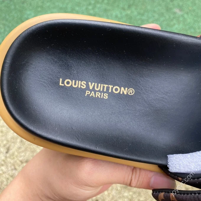 LOUIS VUITTON Slides Black Brown