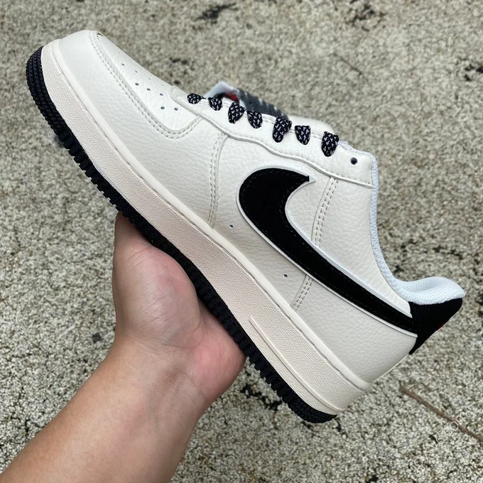 Supreme x Nike Air Force 1 Beige Black