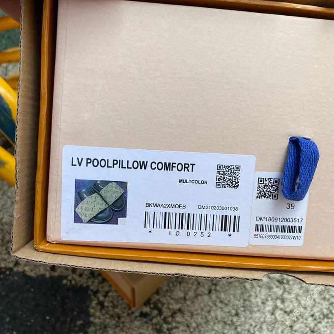 LOUIS VUITTON Pool Pillow Comfort Slides Green