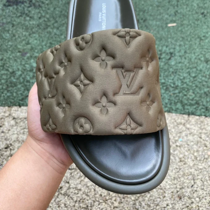 LOUIS VUITTON Pool Pillow Comfort Slides Green