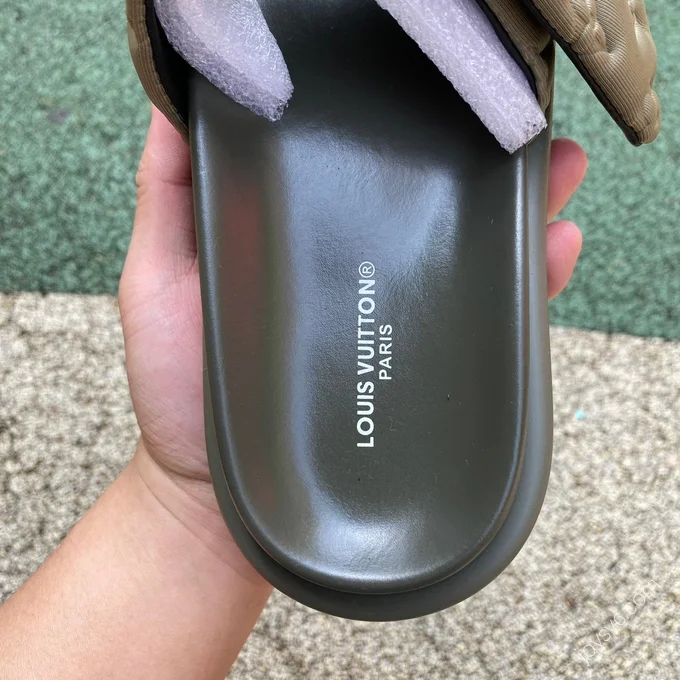 LOUIS VUITTON Pool Pillow Comfort Slides Green