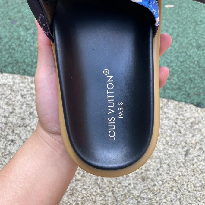 LOUIS VUITTON Pool Pillow Comfort Slides Black