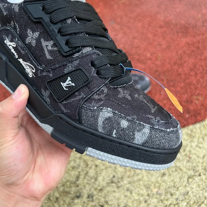 LOUIS VUITTON Trainer Black Grey