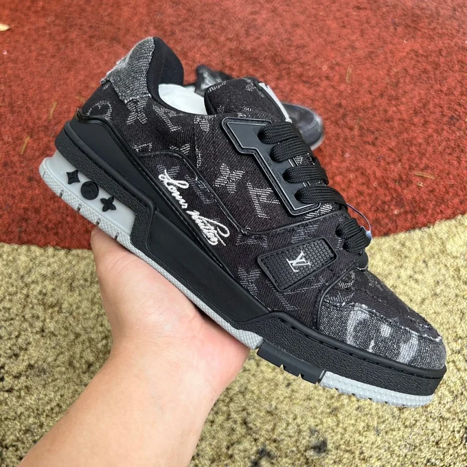 LOUIS VUITTON Trainer Black Grey