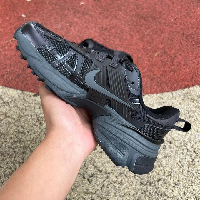 Nike V2K Run Black FN6703-001