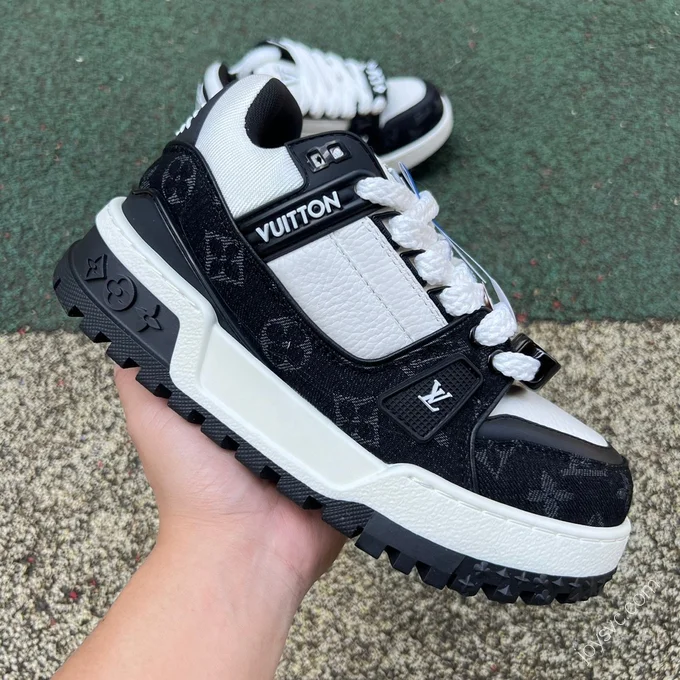 LOUIS VUITTON Trainer Maxi Black Denim