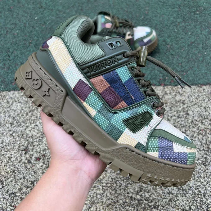 LOUIS VUITTON Trainer Maxi Green