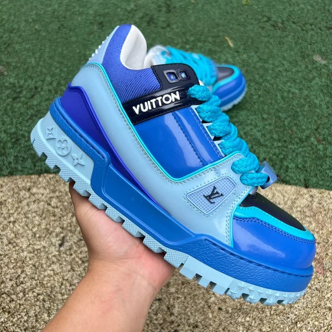 LOUIS VUITTON Trainer Maxi Blue